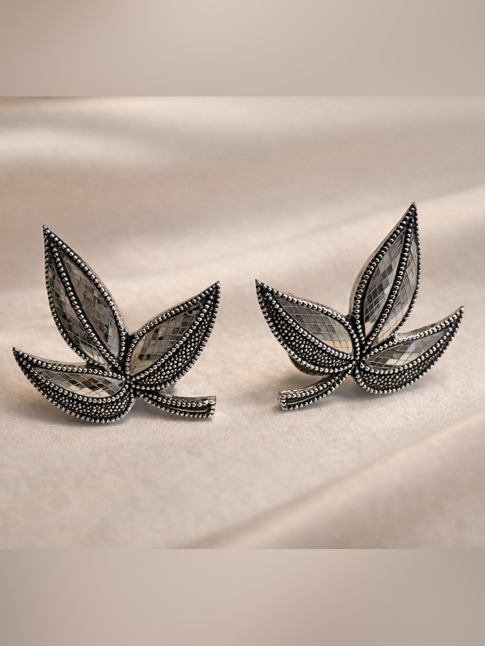 Vintage Japan Leaf Earrings – Post War Elegance